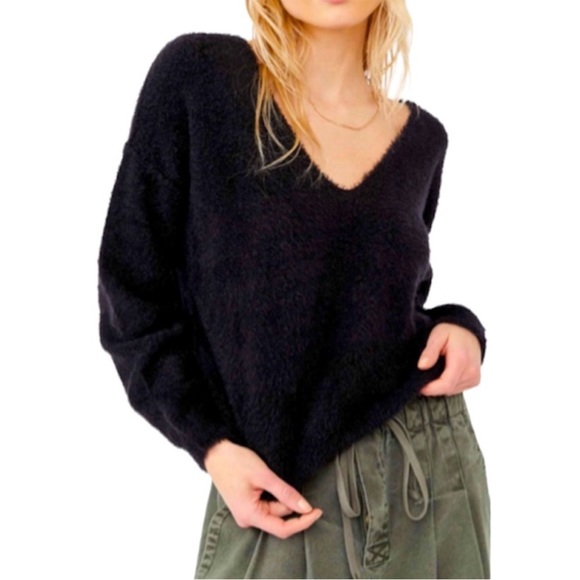 Free People Icing Pullover Fuzzy V-Neck Sweater Black Medium - Picture 2 of 16